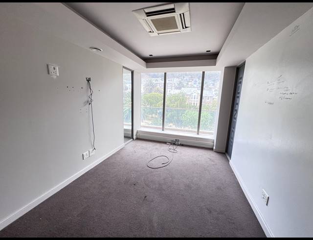 136M² OFFICE TO LET IN SEA POINT
